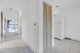 13761 Via Aurora in Delray Beach, FL - Foto de edificio - Building Photo