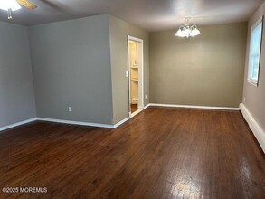 520 Cliffwood Ave in Matawan, NJ - Building Photo - Building Photo