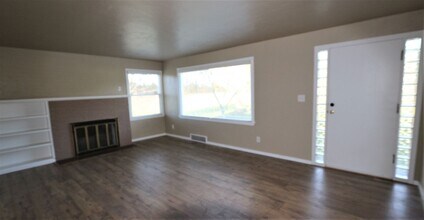 1886 Palo Alto Rd, Unit 1882 Palo Alto Rd in Sequim, WA - Building Photo - Building Photo