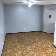 509 Jenkran St, Unit #5 in Morrison, IL - Building Photo - Building Photo