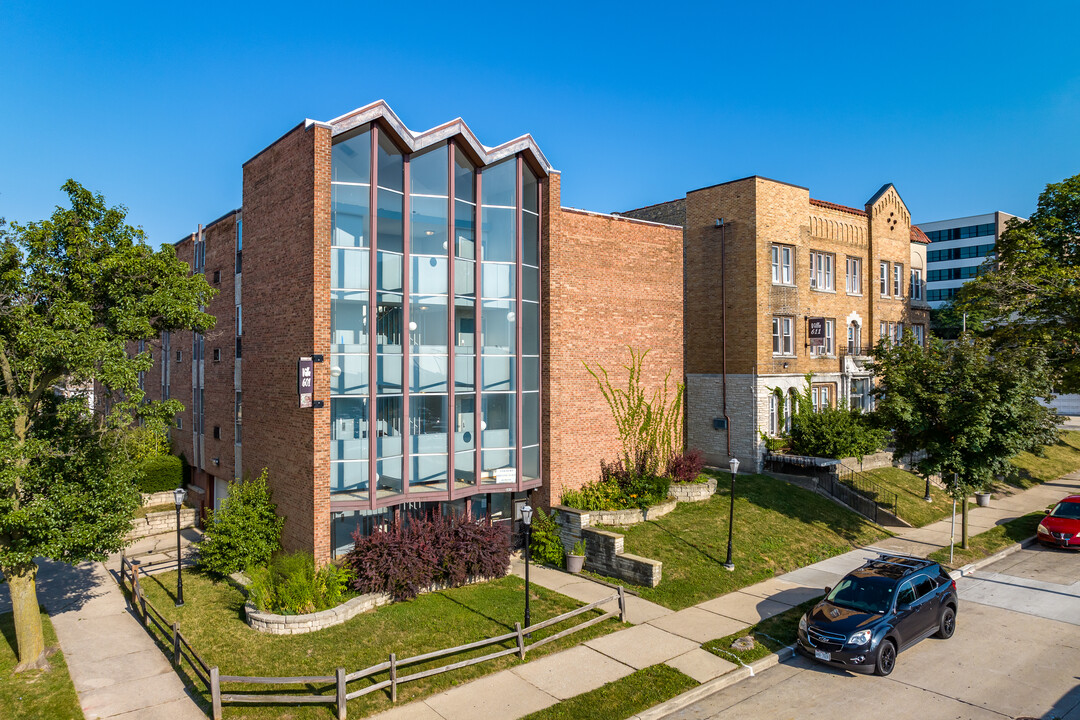 Golden Eagle Flats in Milwaukee, WI - Foto de edificio