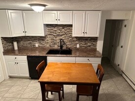 7 Church St, Unit Randy in Carver, MA - Building Photo