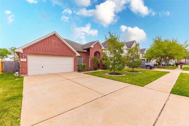 2201 Signal Hill Dr in Pearland, TX - Building Photo - Building Photo