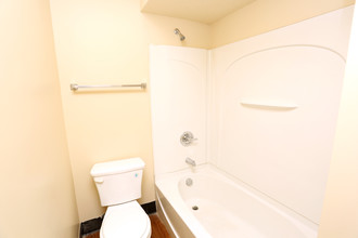 Bridgepointe Crossing in Jeffersonville, IN - Foto de edificio - Interior Photo