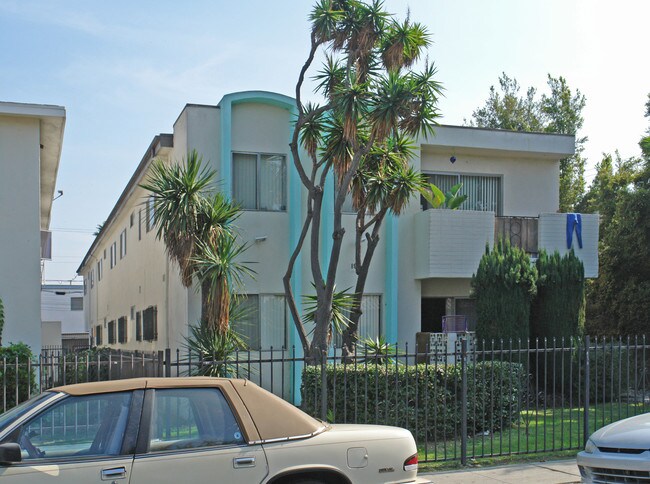 1974 S Holt Ave in Los Angeles, CA - Building Photo - Building Photo