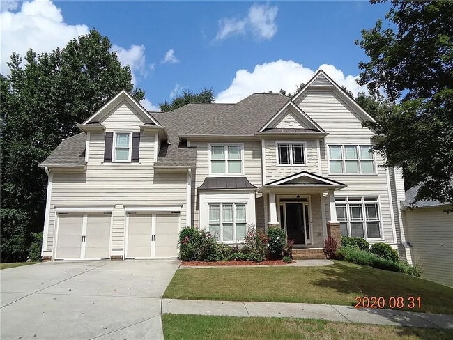 Room in House on Creekview Ridge Dr NE