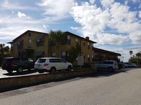 245 N Halifax Ave in Daytona Beach, FL - Building Photo