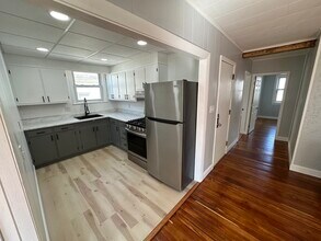 189 Tripp St, Unit 2 in Fall River, MA - Building Photo - Building Photo