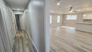 5429 Dazzle Dr in Dallas, TX - Building Photo - Building Photo