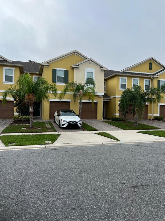 9036 Tecumseh Dr in Alafaya, FL - Foto de edificio