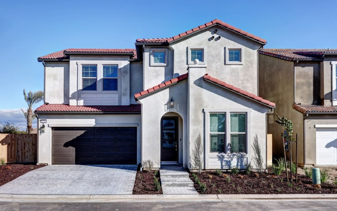 11544 N Via Campagna Dr in Fresno, CA - Building Photo