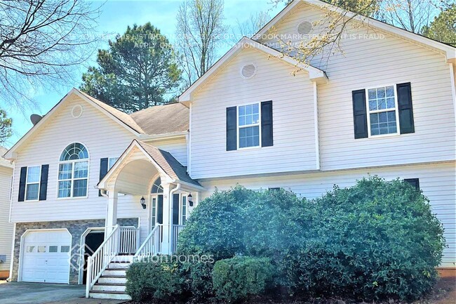 property at 1012 Foxhollow Tr