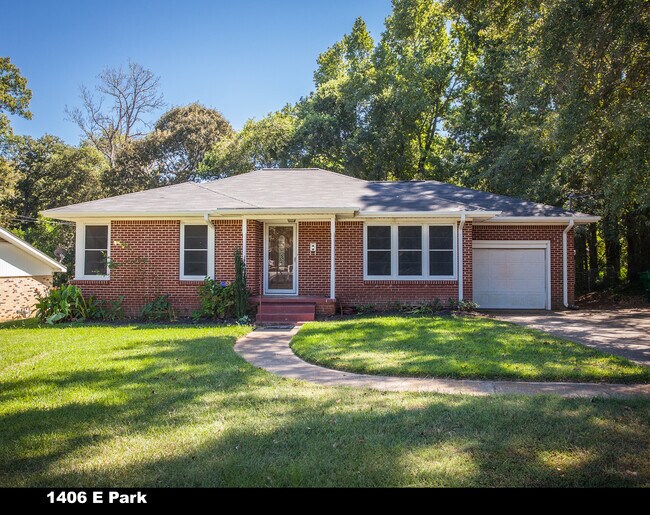 1406 E Park Ave Rentals in Palestine, TX