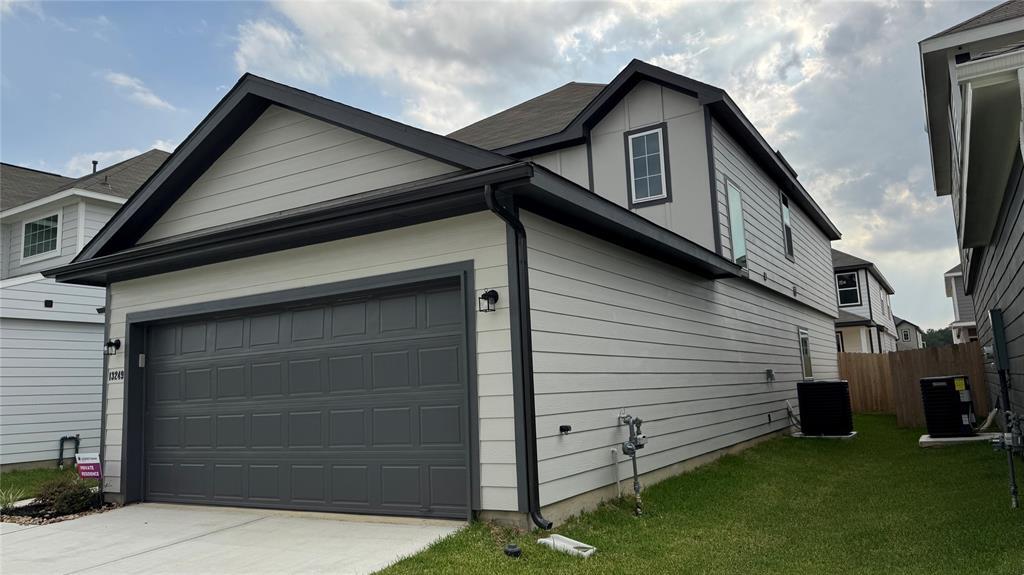 13249 Musky Dr in Conroe, TX - Building Photo