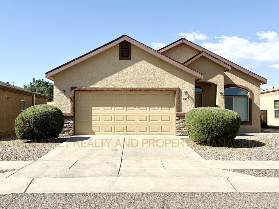 4247 E White Water Dr in Tucson, AZ - Building Photo
