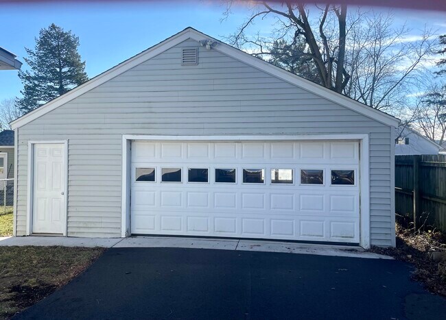 2129 Division St in East Troy, WI - Building Photo - Building Photo