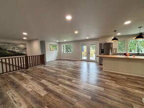 8582 Long Lake Rd SE in Port Orchard, WA - Building Photo - Building Photo