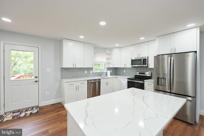 9900 Kingsbridge Dr, Unit 5 in Fairfax, VA - Building Photo - Building Photo