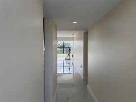 1520 Whitehall Dr in Davie, FL - Building Photo