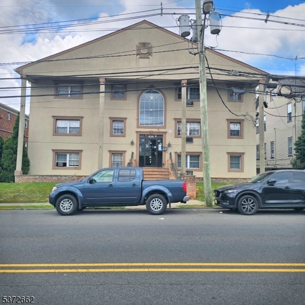 property at 816 W Grand St