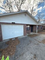 1002 E 22nd St in Russellville, AR - Building Photo