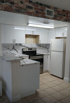8585 NW 6th Ln, Unit 110 in Miami, FL - Building Photo