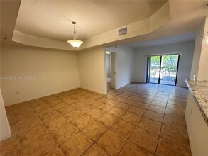 9340 Fontainebleau Blvd in Miami, FL - Building Photo - Building Photo