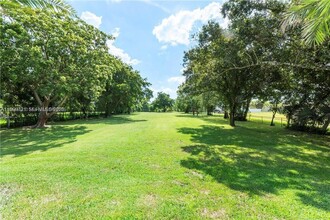 224 E Acre Dr in Plantation, FL - Building Photo - Building Photo