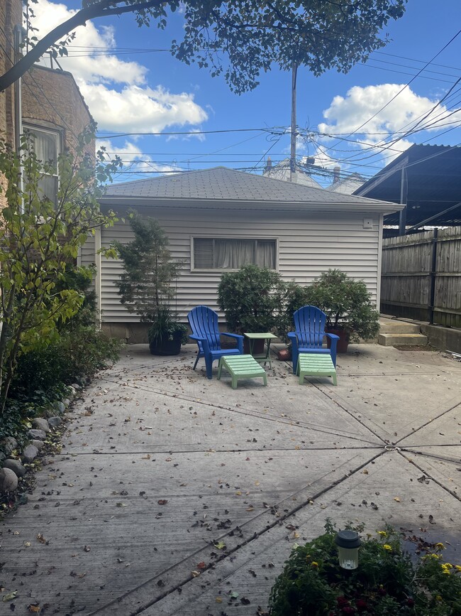 1655 N Artesian Ave, Unit 2