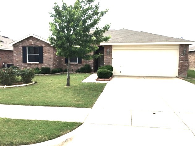 317 Indian Blanket Dr in Burleson, TX - Building Photo