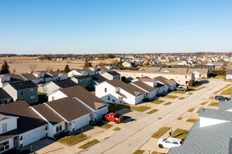Woodland Creek Townhomes - Saginaw, MI in Saginaw, MI - Foto de edificio - Building Photo