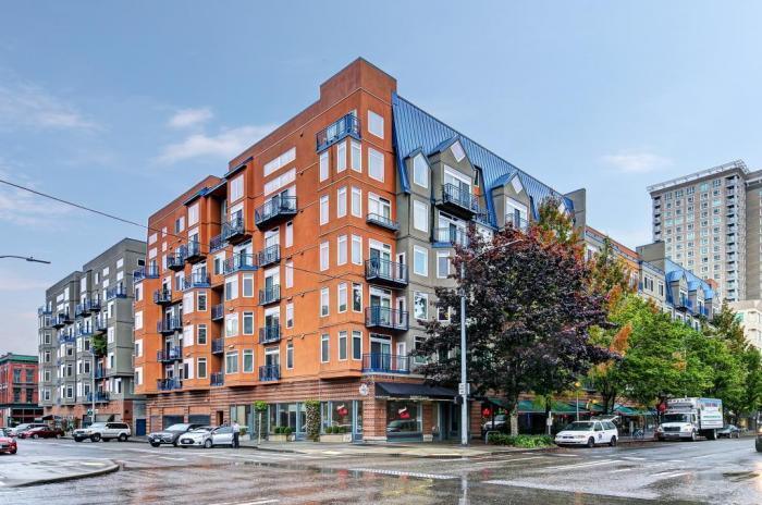 2414 1st Ave-Unit -309 in Seattle, WA - Building Photo