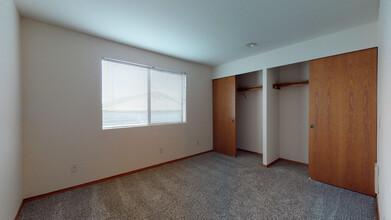 Shellmont Apartments in Des Moines, WA - Building Photo - Building Photo