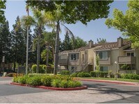 Building Photo - River Pointe Apartamentos in Sacramento, California