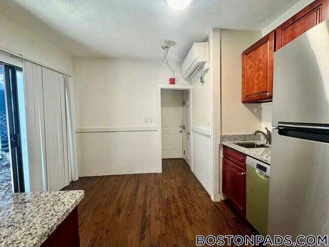 4 Garden Ct St-Unit -1C in Boston, MA - Building Photo - Building Photo