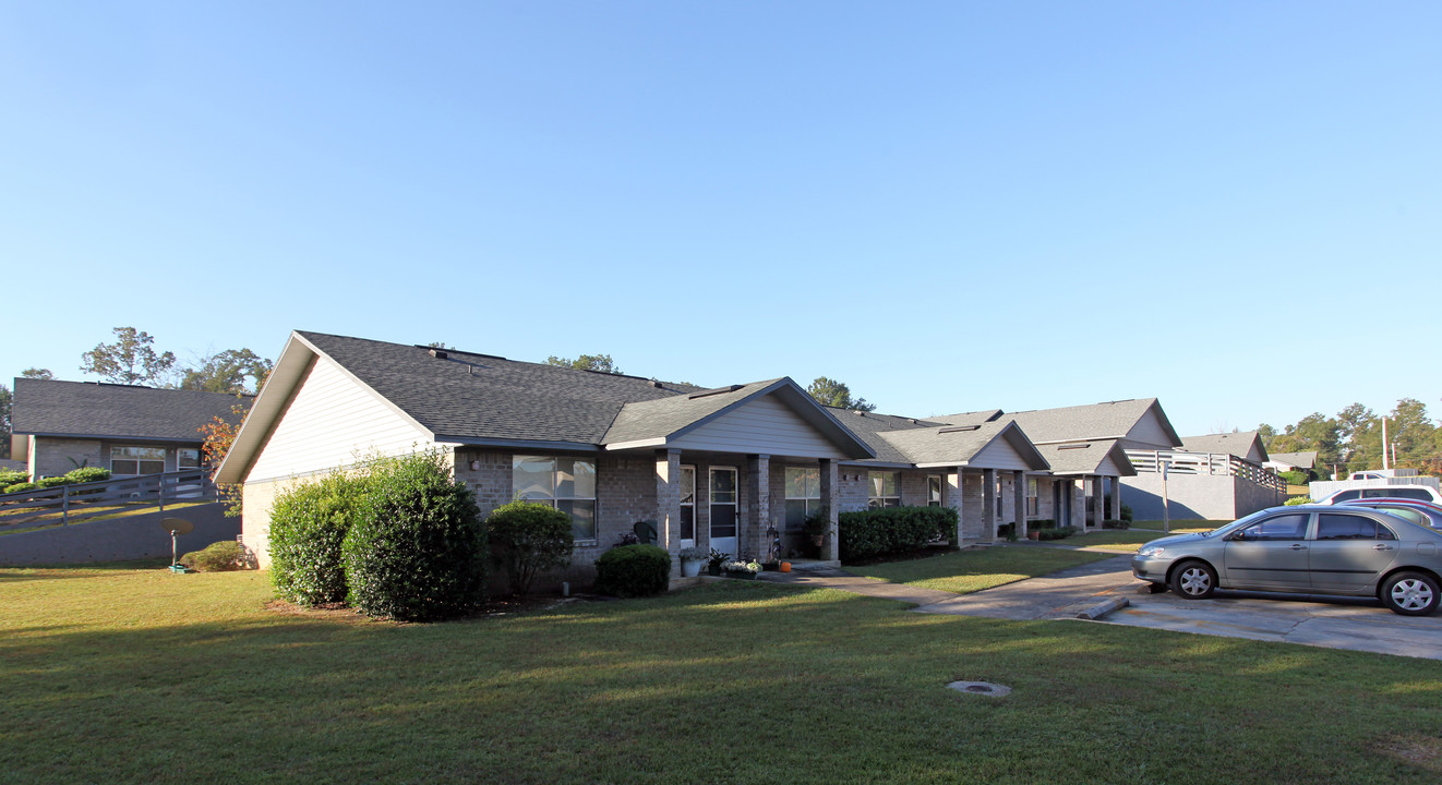 Oakwood Village in Century, FL - Building Photo