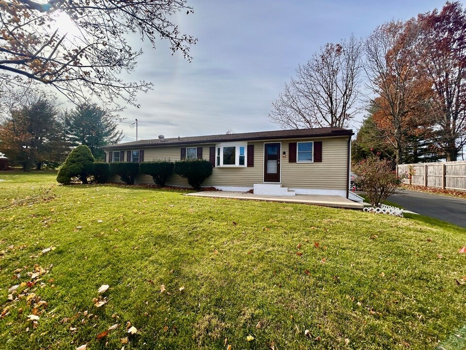 355 E Fulton St in Ephrata, PA - Building Photo