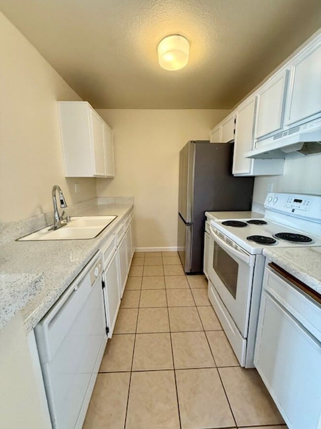 6111 Rancho Mission Rd in San Diego, CA - Building Photo - Building Photo