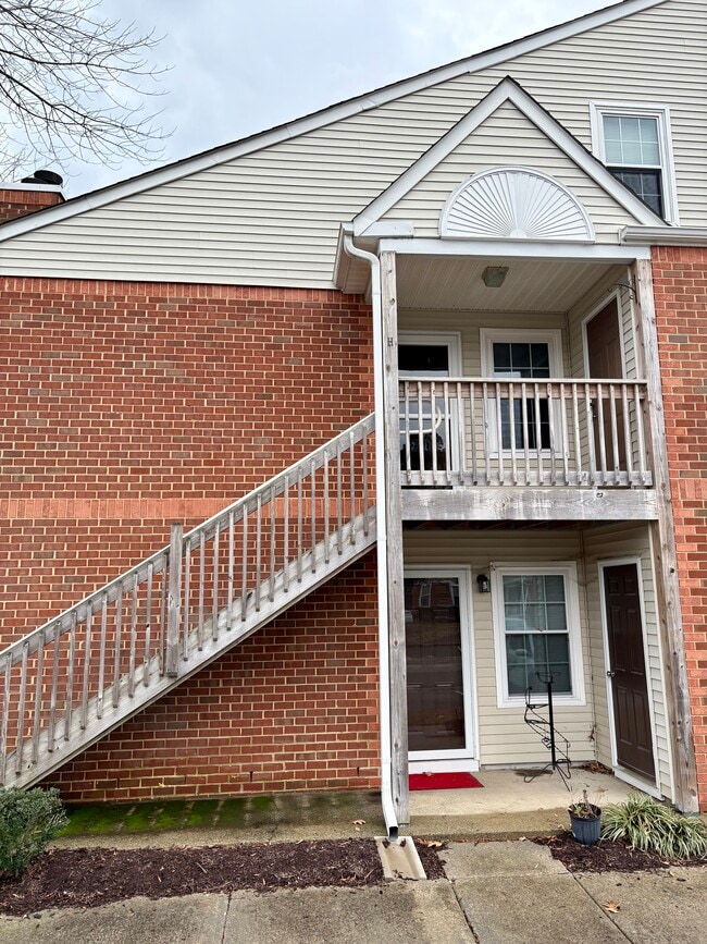208 Quarter Trl, Unit Apt H in Newport News, VA - Building Photo - Building Photo