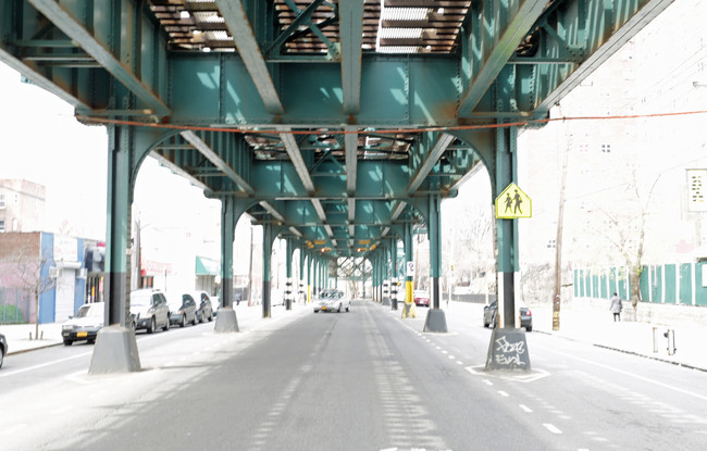 700 Bartholdi in Bronx, NY - Building Photo - Building Photo