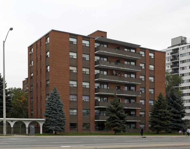 Hurontario in Mississauga, ON - Building Photo - Building Photo