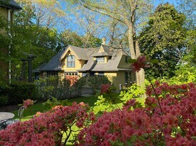 50 Edgehill Rd, Unit Carriage House in Brookline, MA - Building Photo