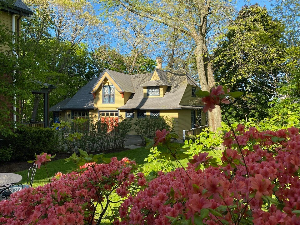 50 Edgehill Rd, Unit Carriage House in Brookline, MA - Building Photo