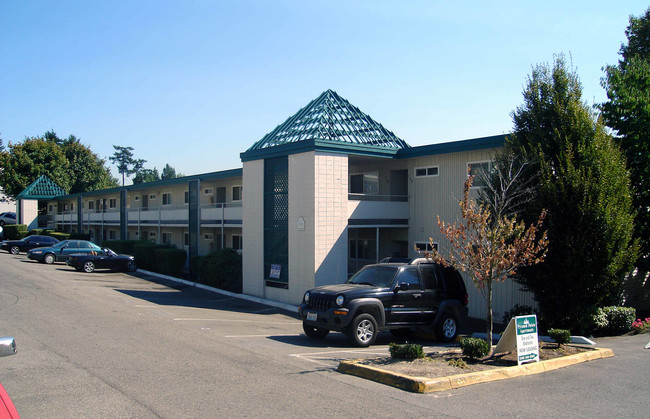 Pyramid Pointe Apartments in Tukwila, WA - Building Photo - Building Photo