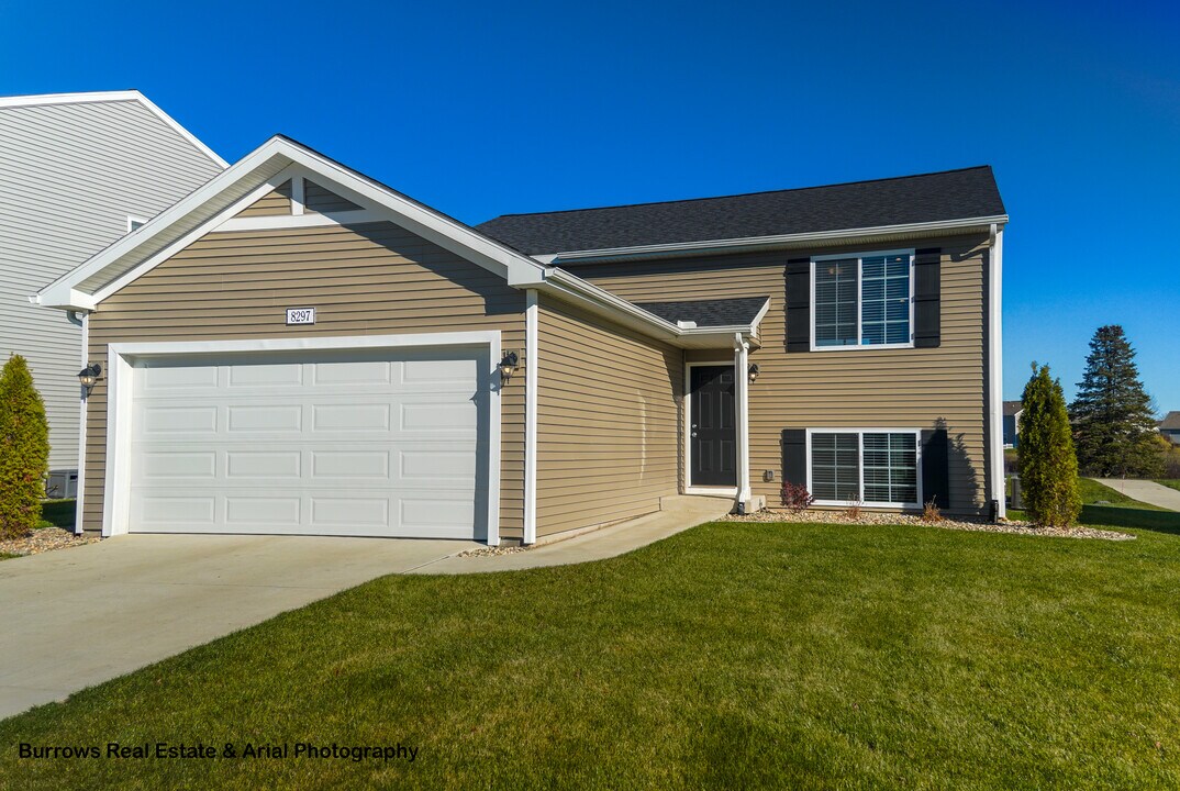 8297 W Sturtevant Ave in Richland, MI - Building Photo