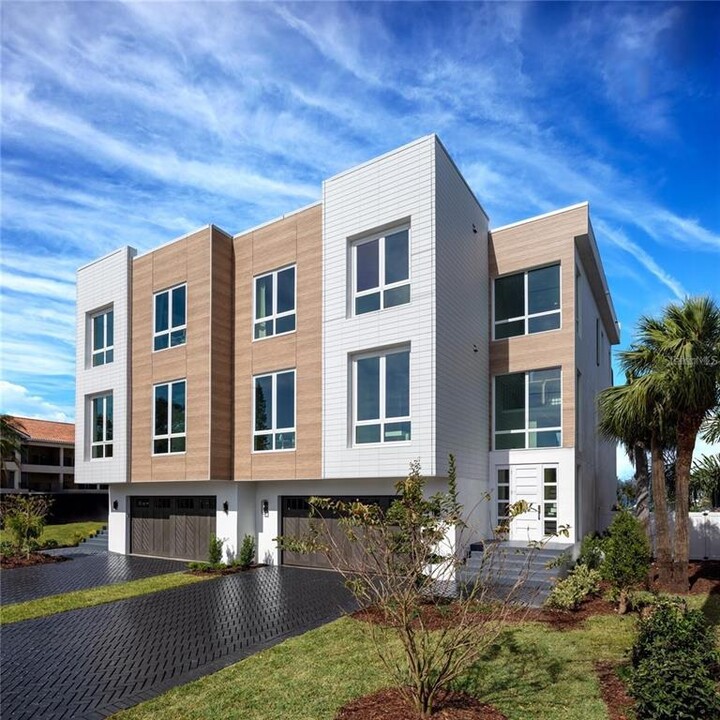 344 Capri Blvd in Treasure Island, FL - Building Photo