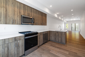 23 Views Townhome in Cottonwood Heights, UT - Building Photo - Interior Photo