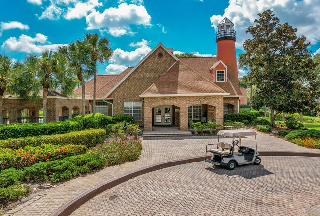 Vantage Point Condominiums in St. Petersburg, FL - Foto de edificio - Building Photo