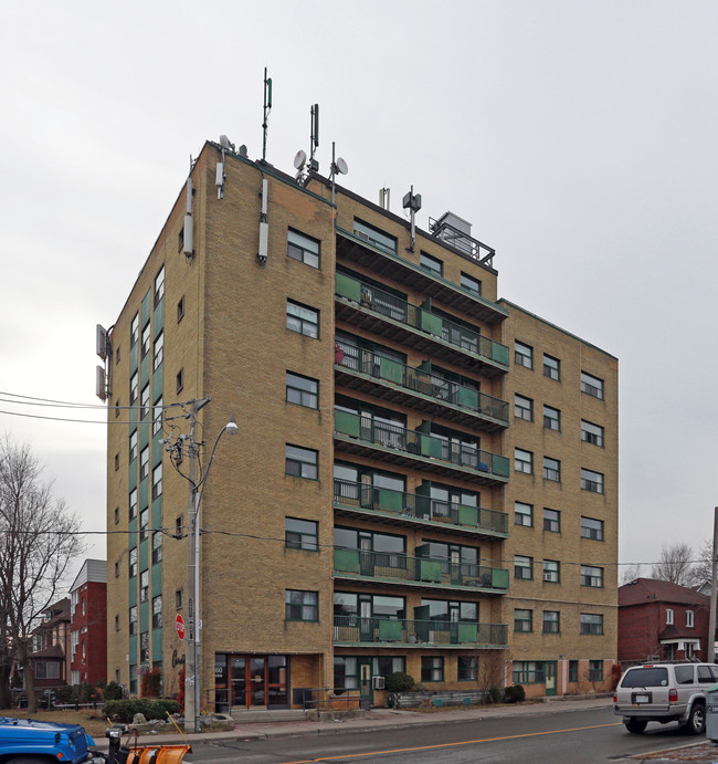 Cardiff Co-Op in Toronto, ON - Building Photo - Building Photo