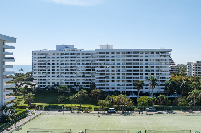 Commodore Club South in Key Biscayne, FL - Building Photo - Building Photo